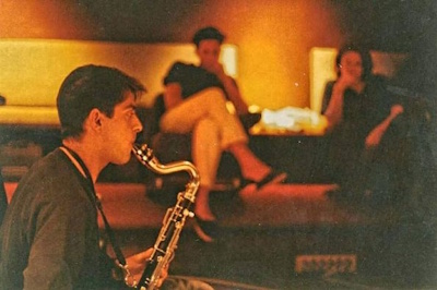 Mick Karn (voorgrond), Steve Jansen & David Sylvian (achtergrond) in de studio (foto van Richard Barbieri) (sylvianvista.com)