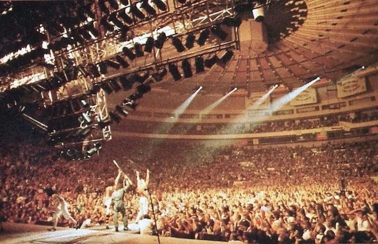 Van Halen - Live New York 17-07-1981 (reddit.com)